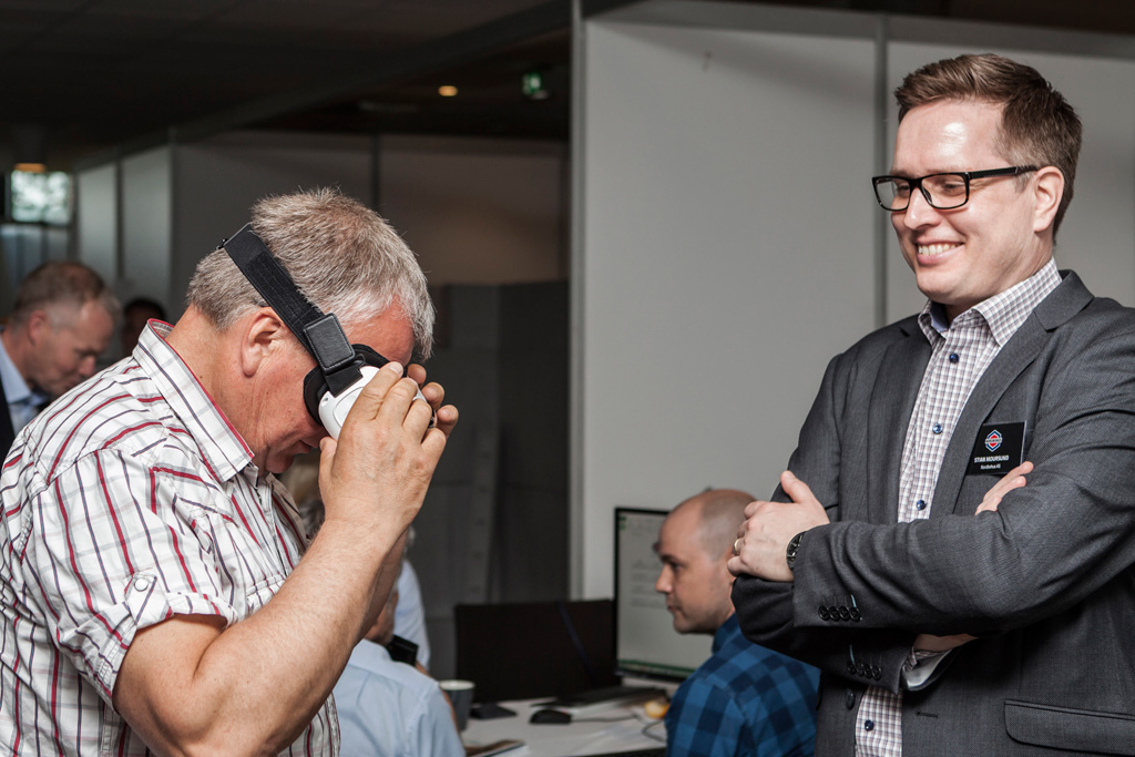 Alle Nordbohus-forhandlerne er utstyrt med VR-briller fra Samsung, og tilbyr VR-visninger.